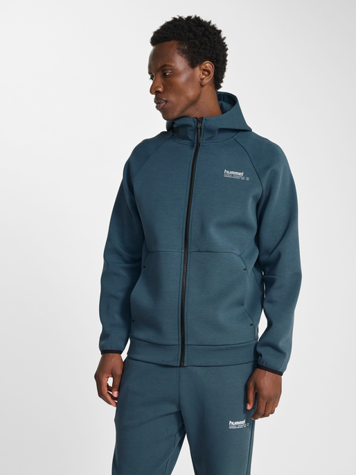 hmlTECH FLEECE REGULAR ZIP HOODIE, STARGAZER, model