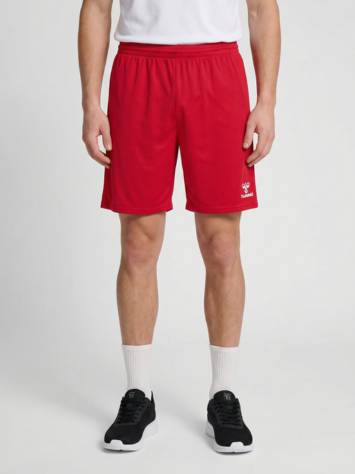 hmlESSENTIAL SHORTS, TRUE RED, model