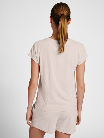 hmlZANDRA T-SHIRT, PUMICE STONE MELANGE, model