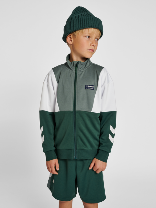 hmlRUPHUS ZIP JACKET, PINENEEDLE, model