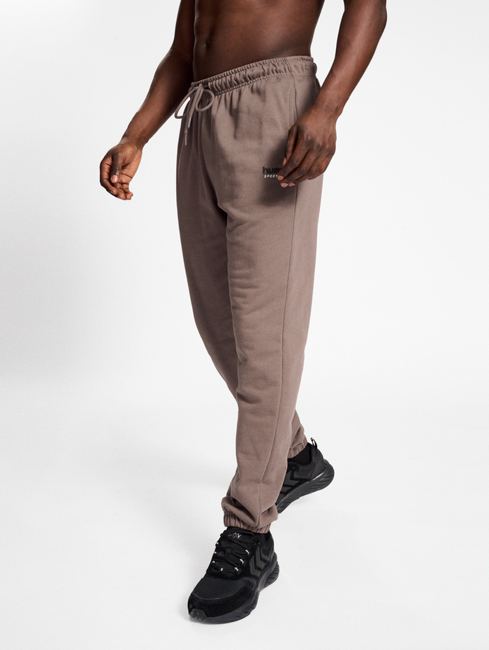 hmlLGC NATE SWEATPANTS, 8109, model