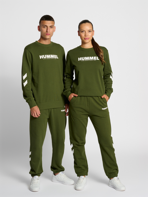 hmlLEGACY REGULAR PANTS, RIFLE GREEN, model