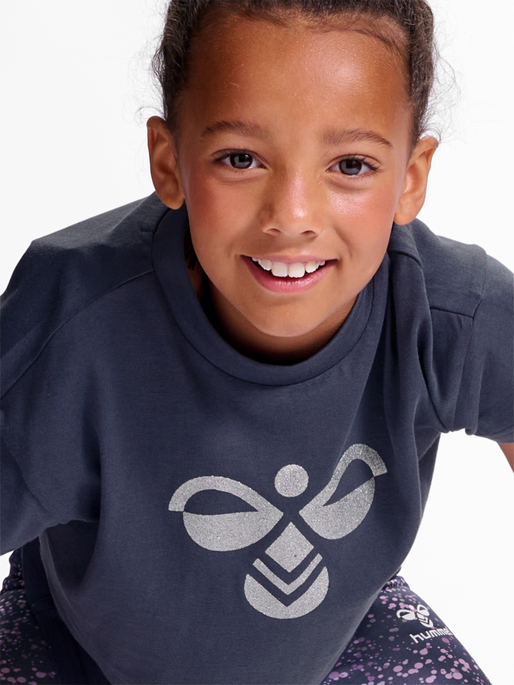 hmlLUNA T-SHIRT S/S, OMBRE BLUE, model