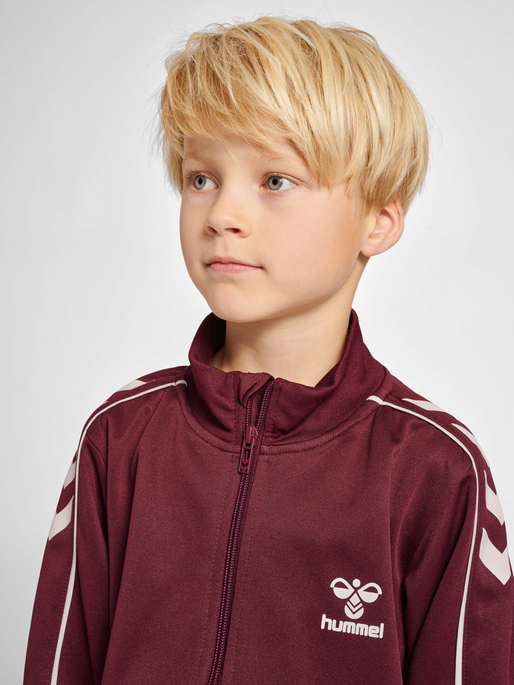 hmlTRACK TRACKSUIT, WINDSOR WINE, model