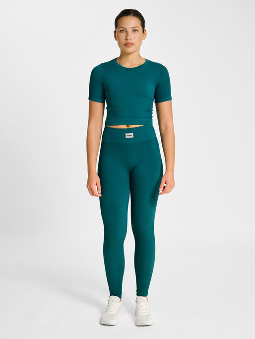 hmlPULSE SEAMLESS RIB W T-SHIRT S/S, BALSAM, model