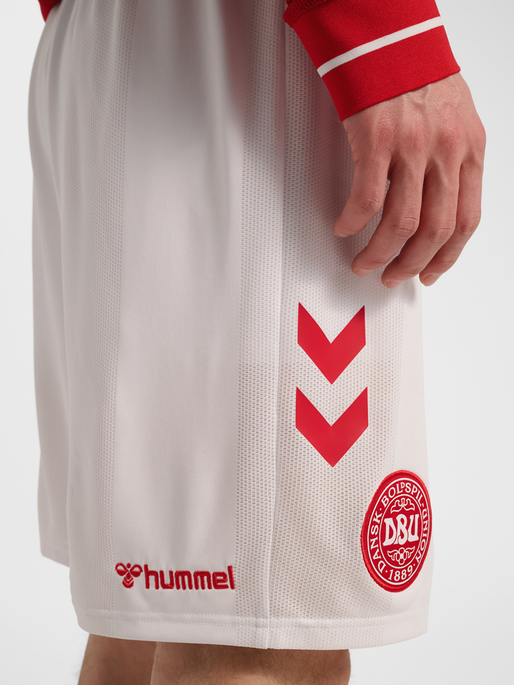 DBU 26 HOME SHORTS, WHITE, model