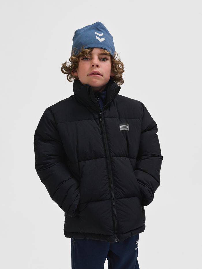 hmlCRISP TEX JACKET, BLACK, model