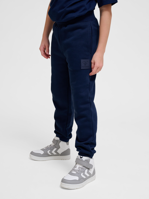 hmlCLEAN ADJUSTABLE PANTS, BLACK IRIS, model