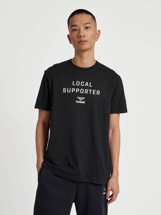 hmlHIVE OWEN T-SHIRT, 2001, model
