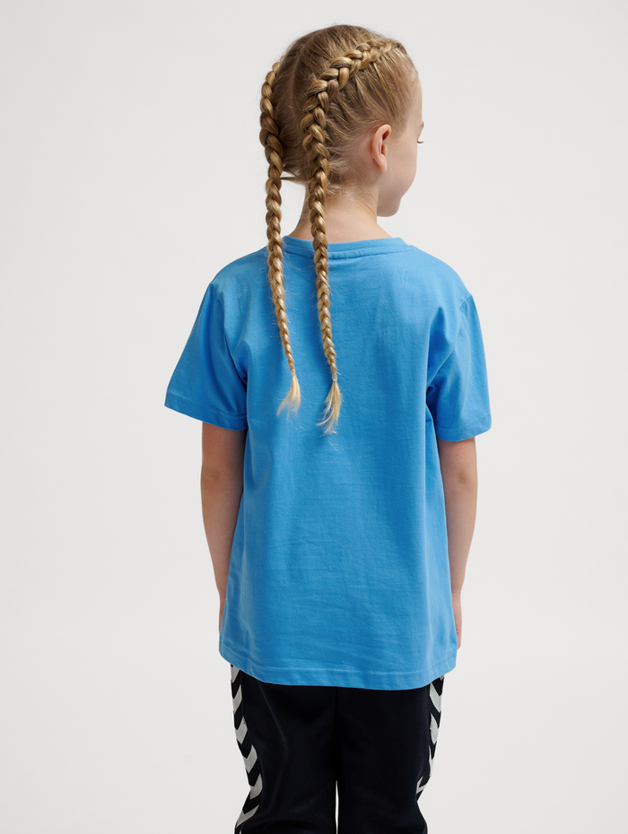 hmlTRES T-SHIRT S/S, LICHEN BLUE, model