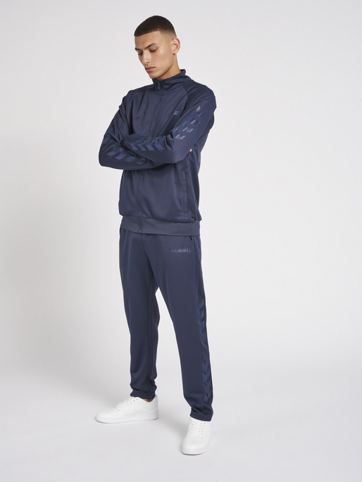 hmlLEGACY POLY TAPERED PANTS, BLUE NIGHTS, model