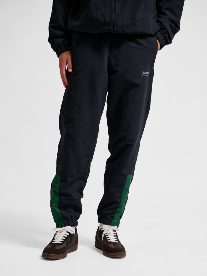 hmlTRACKSUIT PANTS SPORTSWEAR, BLACK, model