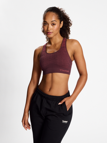 hmlMT FADE SEAMLESS SPORTS TOP, BITTER CHOCOLATE, model