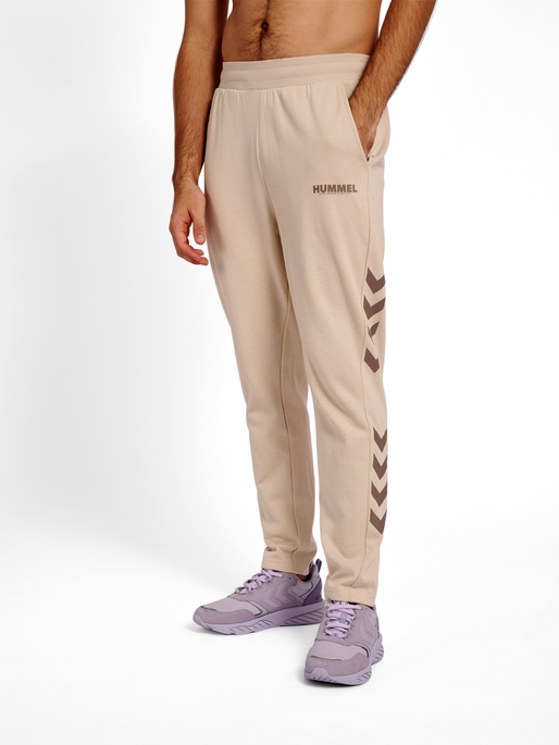 hmlLEGACY TAPERED PANTS, PUMICE STONE, model