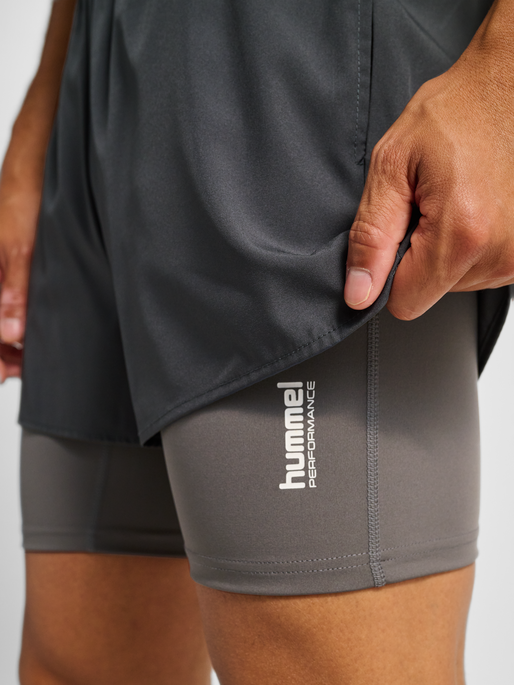 hmlHIIT INTENSITY W 2 IN 1 SHORTS, EBONY, model