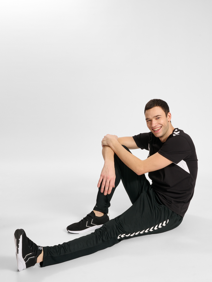 hmlSTALTIC TRAINING PANTS, BLACK, model