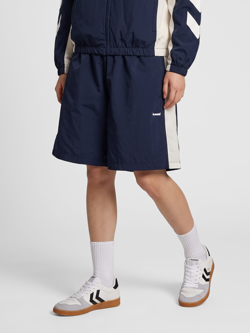 hmlI-D RIPSTOP TRACK SHORTS, NIGHT SKY, model