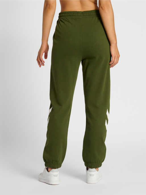 hmlLEGACY REGULAR PANTS, RIFLE GREEN, model