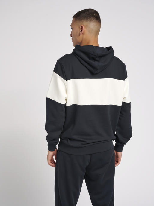 hmlLGC MUSA HOODIE, BLACK, model