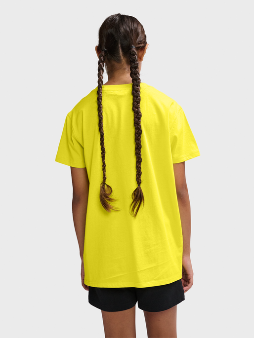 hmlGO 2.0 T-SHIRT S/S KIDS, BLAZING YELLOW, model