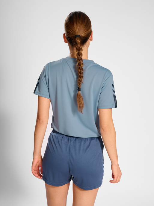 hmlACTIVE PL JERSEY S/S WOMAN, DUSTY BLUE, model