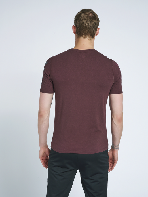 hmlMACE T-SHIRT, 8016, model