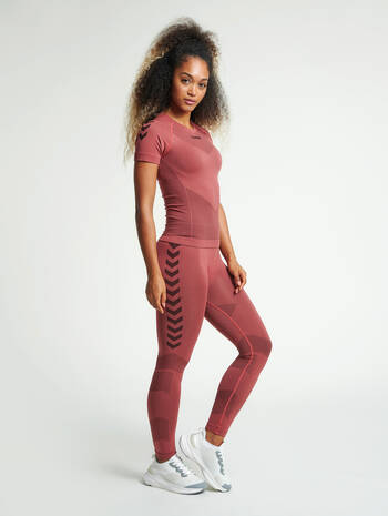 HUMMEL FIRST SEAMLESS JERSEY S/S WOMAN, MARSALA, model