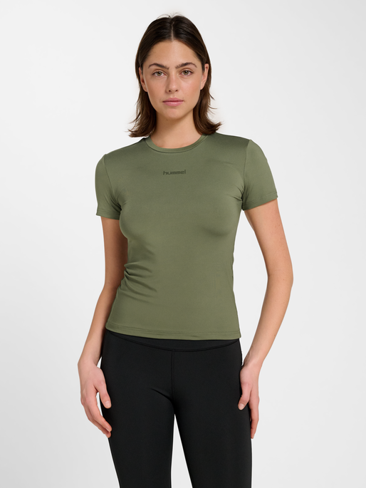 hmlFAST W TRAINING T-SHIRT S/S, DEEP LICHEN GREEN, model