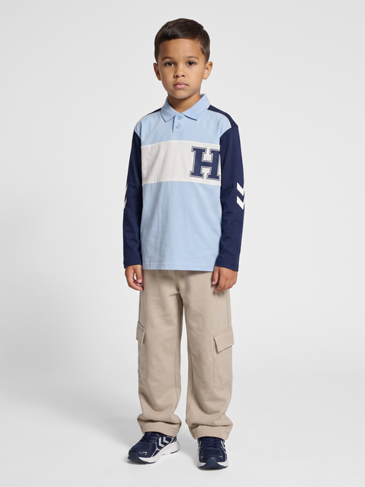 hmlTIMMI CARGO SWEAT PANTS, COBBLESTONE, model