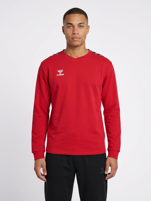 hmlAUTHENTIC CO TRAINING SWEAT, TRUE RED, model