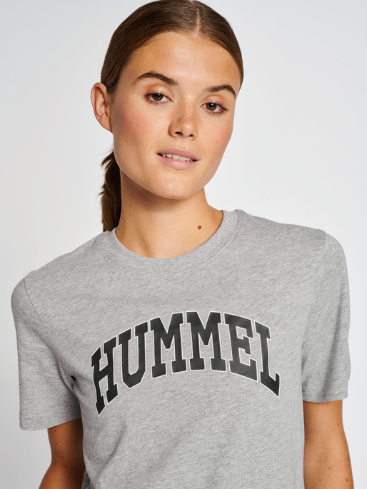 hmlIC GILL LOOSE T-SHIRT, 2006, model