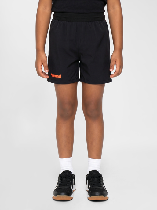 hmlBLAZE PRO TRAINING SHORTS KIDS, BLACK/ORANGE, model