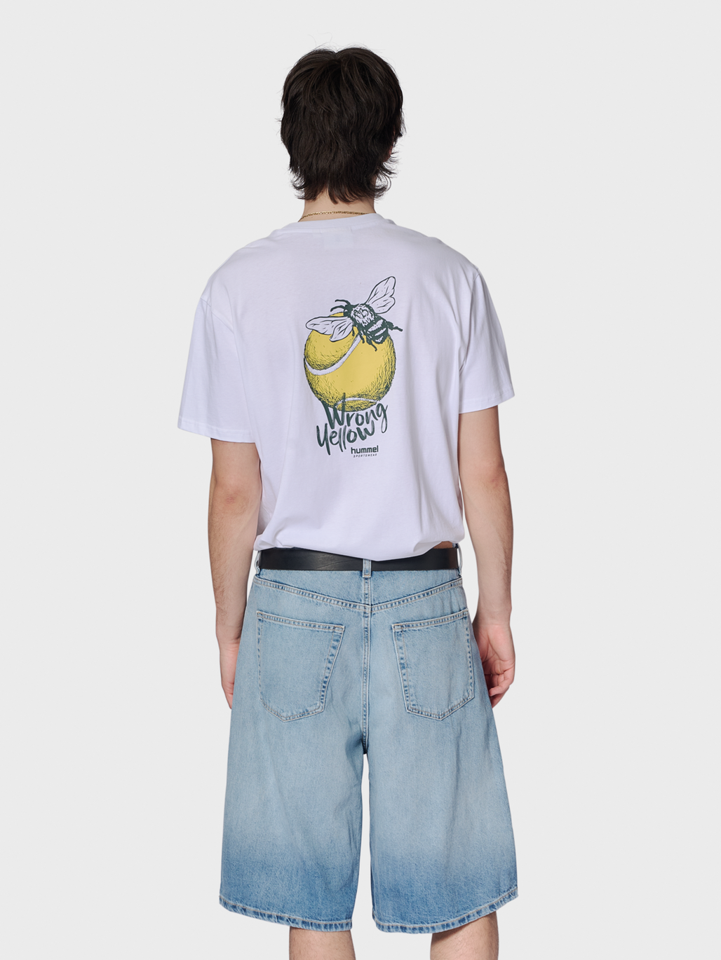 hmlLOOSE T-SHIRT S/S WRONG YELLOW, WHITE, model