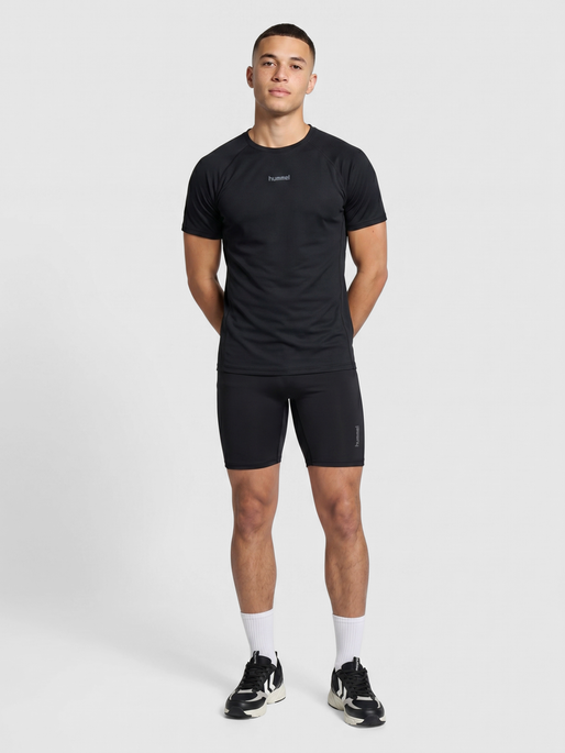 hmlHYBRID M SHORT TIGHTS, BLACK, model
