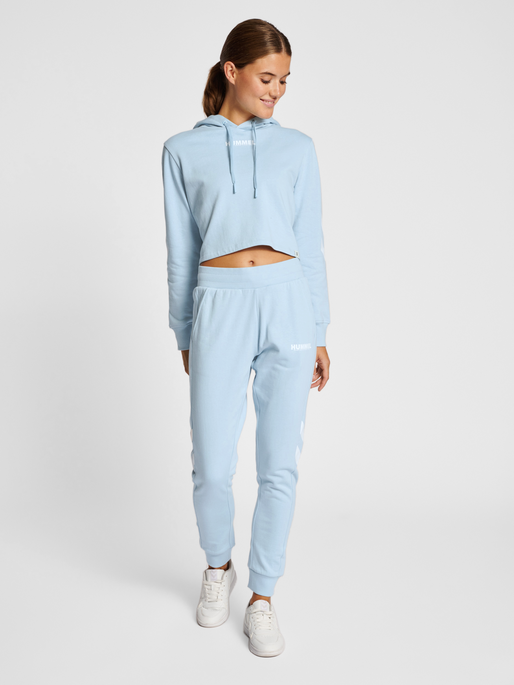 hmlLEGACY WOMAN CROPPED HOODIE, CELESTIAL BLUE, model