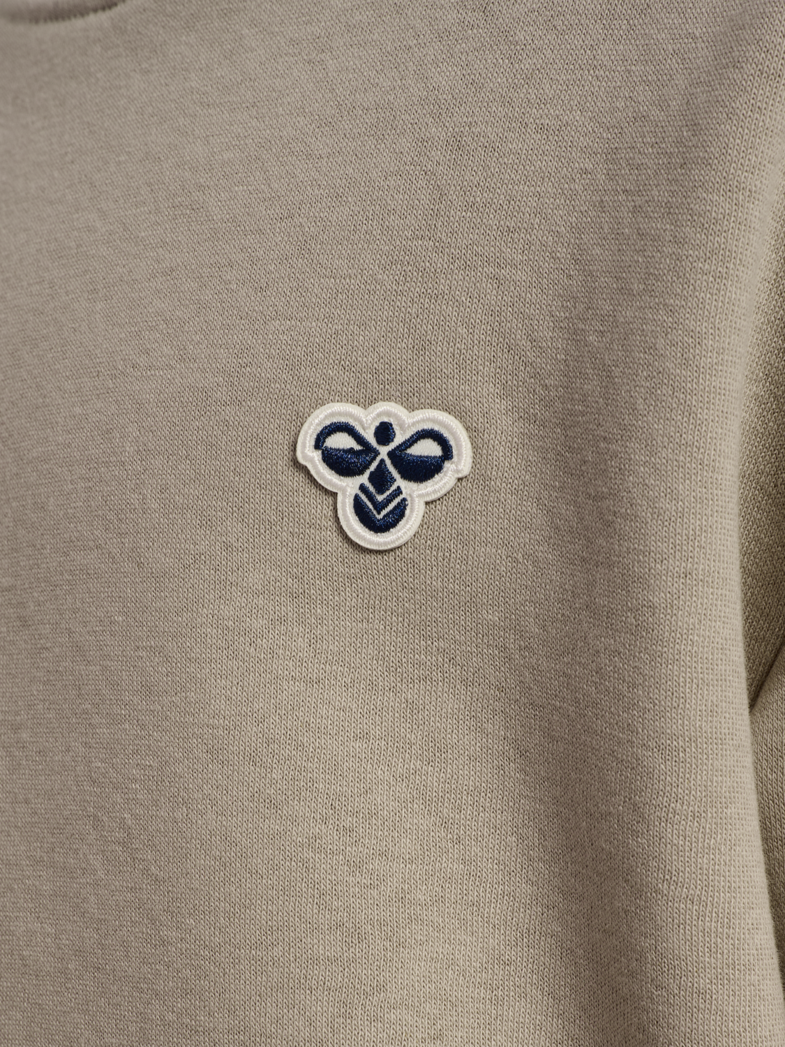 hmlJR LOOSE CREWNECK BEE, VINTAGE KHAKI, packshot