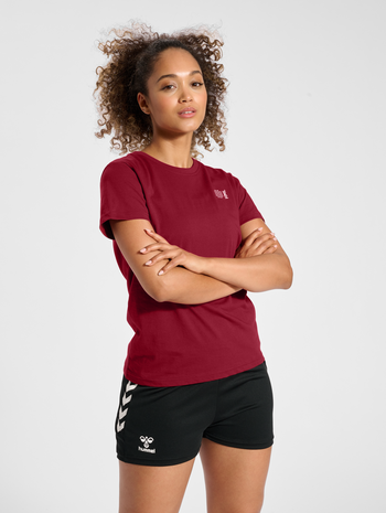 hmlCOURT COTTON T-SHIRT S/S WOMAN, RHUBARB, model