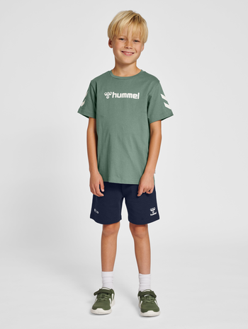 hmlNOVET SHORTS SET, LAUREL WREATH, model