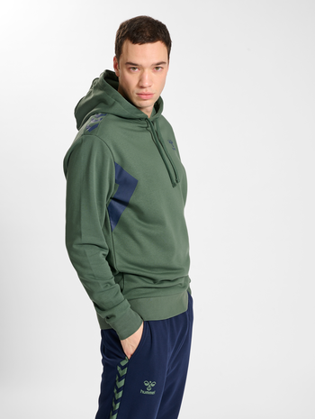 hmlSTALTIC COTTON HOODIE, DUCK GREEN, model