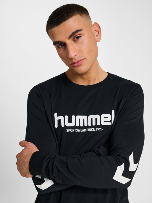 hmlLEGACY 2.0 T-SHIRT L/S, BLACK, model