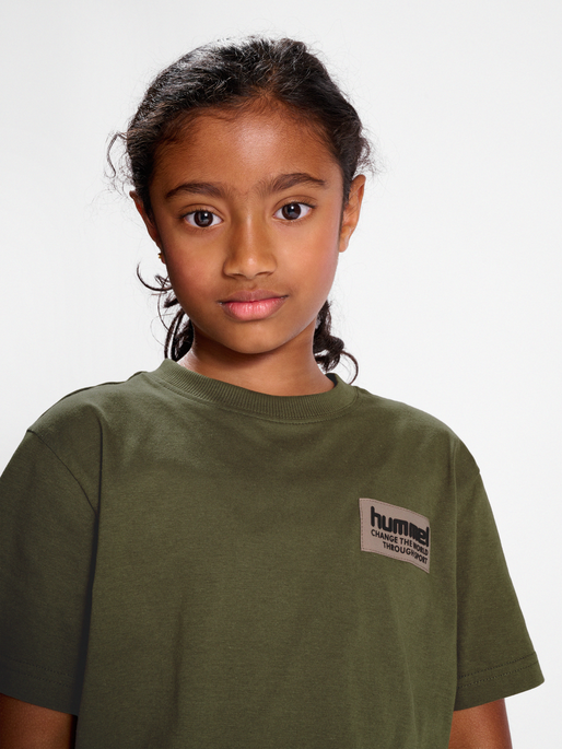 hmlDARE T-SHIRT S/S, 6453, model