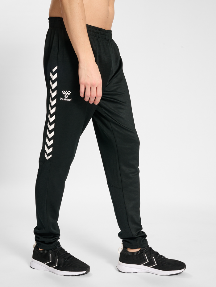 hmlSTALTIC TRAINING PANTS, BLACK, model