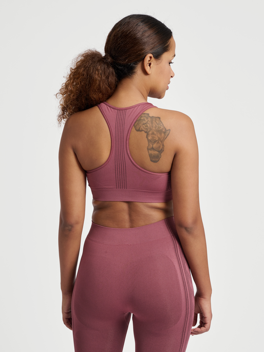 hmlSHAPING SEAMLESS SPORTS TOP, NOCTURNE, model