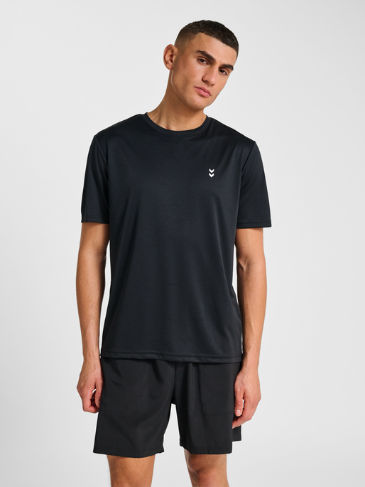 hmlPULSE TRAINING  T-SHIRT S/S, BLACK, model