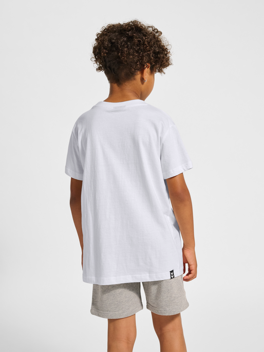 hmlMOVER COTTON T-SHIRT S/S KIDS, WHITE, model