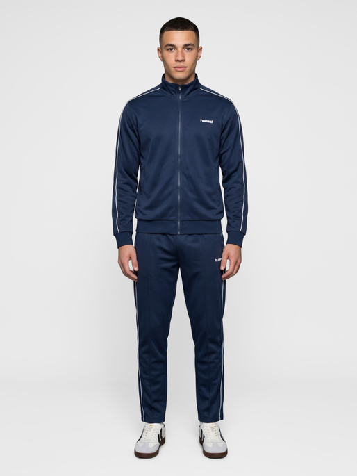 hmlCLUB TRACK PANTS, DRESS BLUES, model