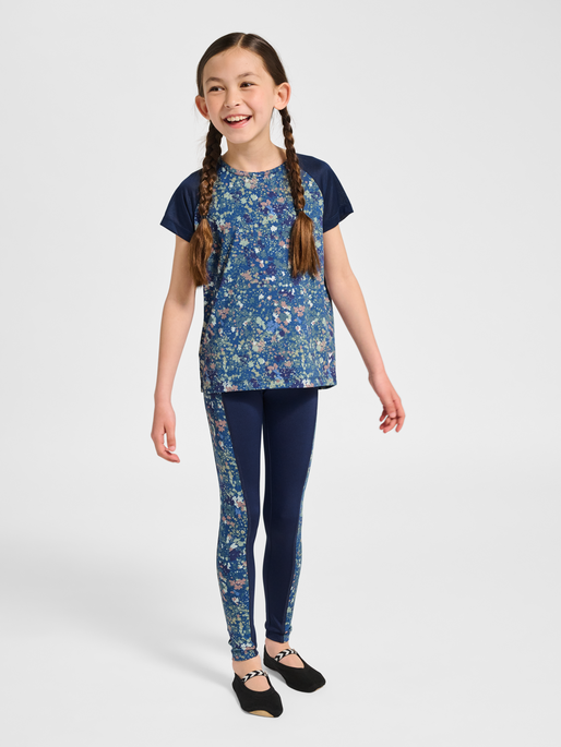 hmlJR MIX T-SHIRT S/S, DRESS BLUES/RIVERSIDE, model