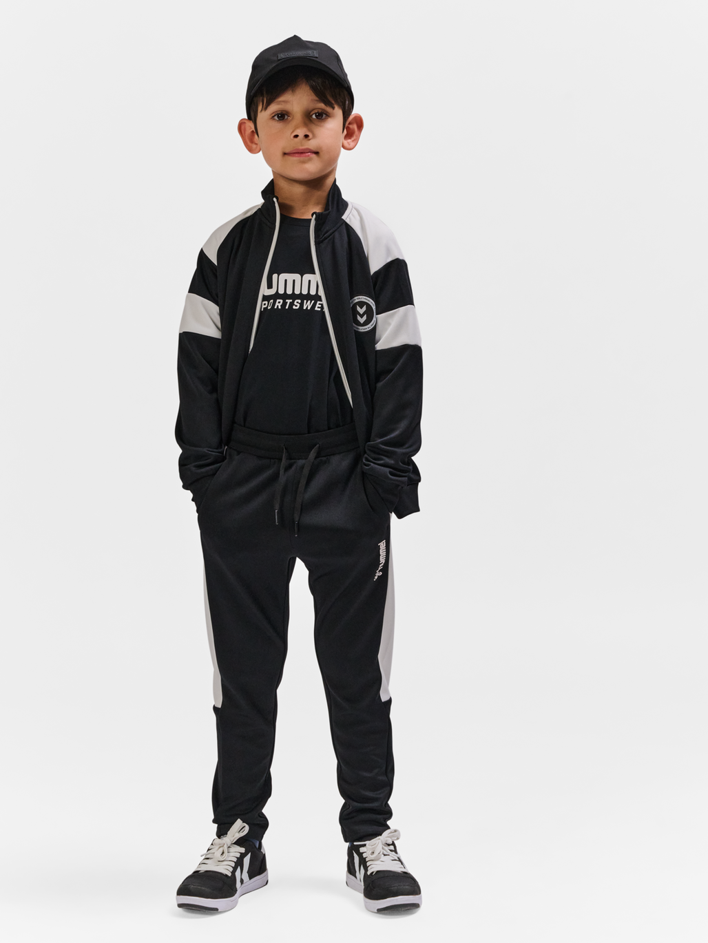 hmlRUNNER PANTS, BLACK, model