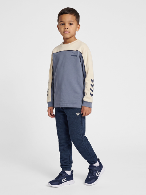 hmlJR LOOSE PIPING T-SHIRT L/S, FLINT STONE, model