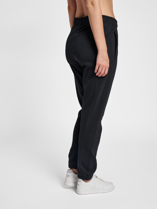 hmlLGC AUSTIN REGULAR PANTS, BLACK, model